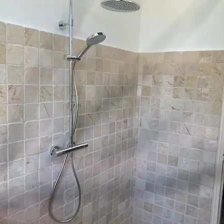 Royale: Luxurious Retreat With Heated Pool Bed & Breakfast