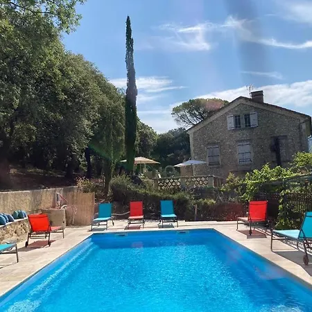 Royale: Luxurious Retreat With Heated Pool *