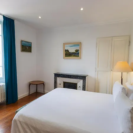 Royale: Luxurious Retreat With Heated Pool Nyons